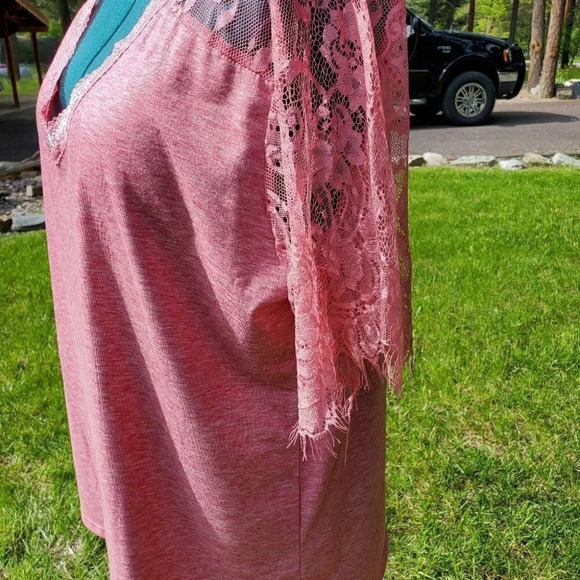 0005. NWOT - Cute LUSCIOUS peach color, lightweight top w/lace sleeves in XXL - Picture 3 of 11